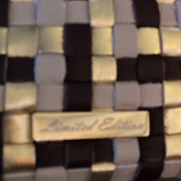 Gorgeous designer bag from Italy. Very classy! - Picture 8 of 10